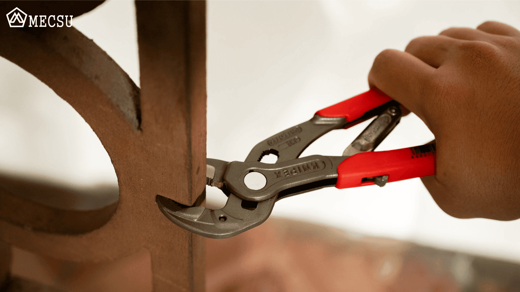 Sự cố khi dùng kìm mỏ quạ